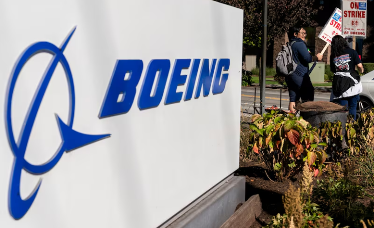 Trabajadores de Boeing suspendidos durante la huelga sí recibirán pago, según su CEO