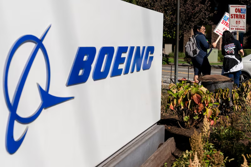 Trabajadores de Boeing suspendidos durante la huelga sí recibirán pago, según su CEO