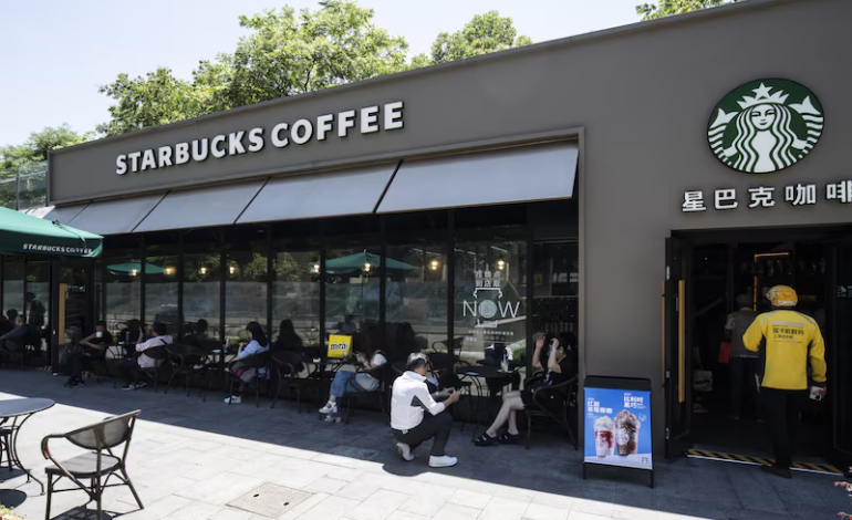 Starbucks estaría considerando vender una parte de su participación en China