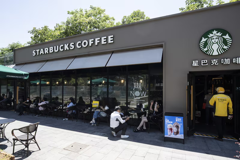 Starbucks estaría considerando vender una parte de su participación en China