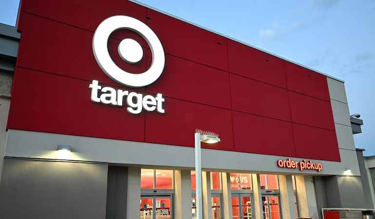 Las acciones de Target caen tras recortar previsiones por acumulación de inventario