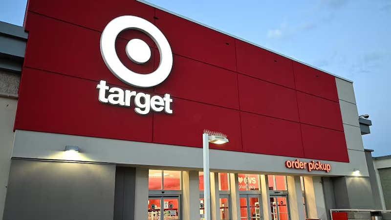 Las acciones de Target caen tras recortar previsiones por acumulación de inventario