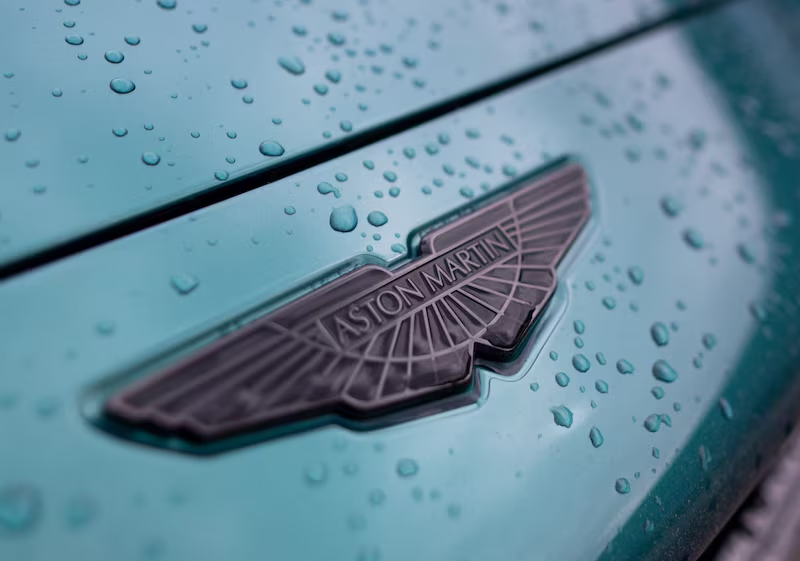 Aston Martin recauda más dinero tras otra advertencia sobre beneficios