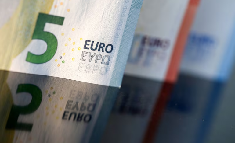 El euro cierra su peor mes en más de un año al empeorar las perspectivas económicas