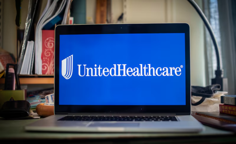 CEO de UnitedHealthcare muere en un tiroteo en Manhattan