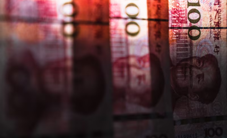 El yuan cae tras conocerse que China estudia debilitar su moneda en 2025