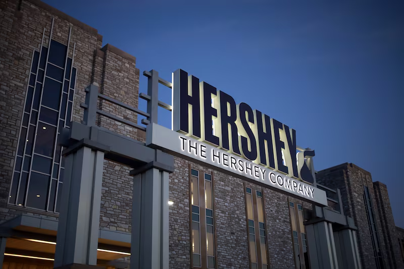 La adquisición de Hershey por Mondelez sería la mejor operación de 2024