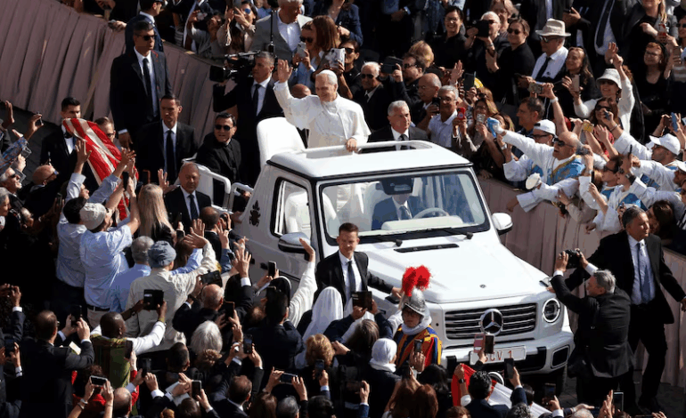 Trump invita al papa León XIV a visitar la Casa Blanca