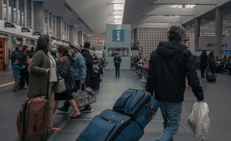 Sheinbaum revisará ley que permite a las aerolíneas sobrevender vuelos en México