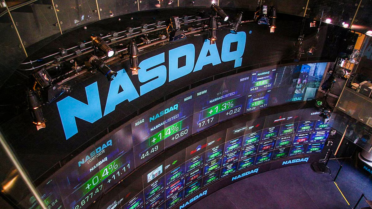 Mercados caen ante la noticia del recorte de tipos: Nasdaq cae un 1% tras la rebaja de Moody’s