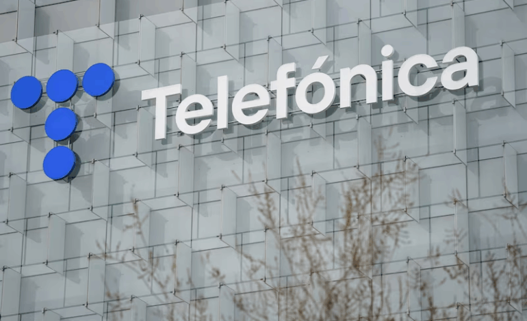Telefónica estudia aumentar su participación en la filial brasileña de fibra óptica