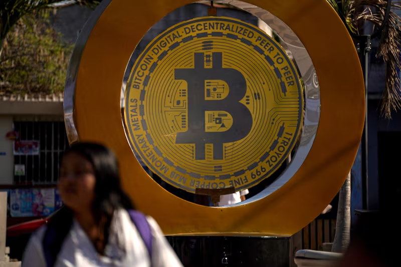 El Salvador sigue comprando bitcoin pese a compromiso con el FMI