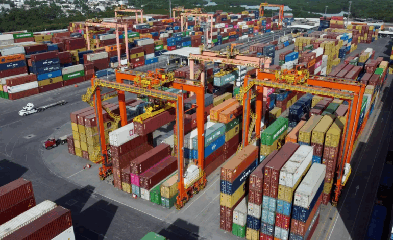 Exportaciones mexicanas en terreno positivo; suben 5.8% en abril