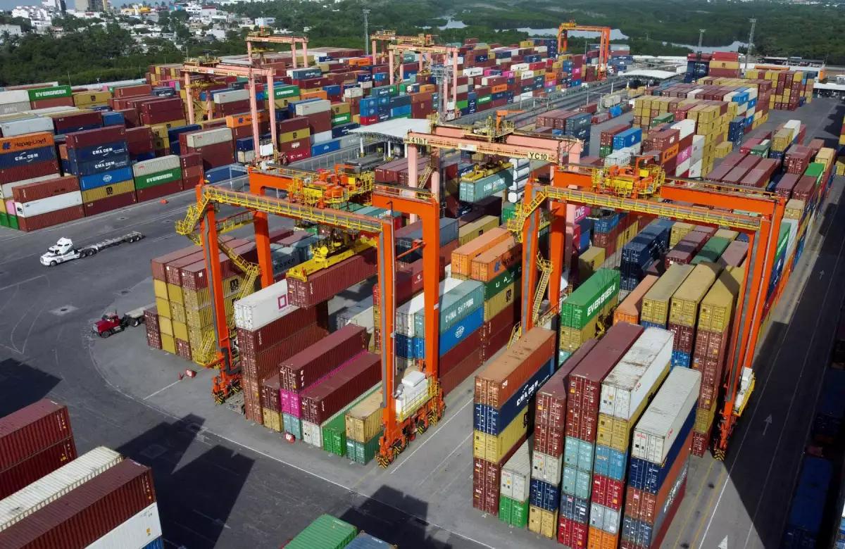 Exportaciones mexicanas en terreno positivo; suben 5.8% en abril